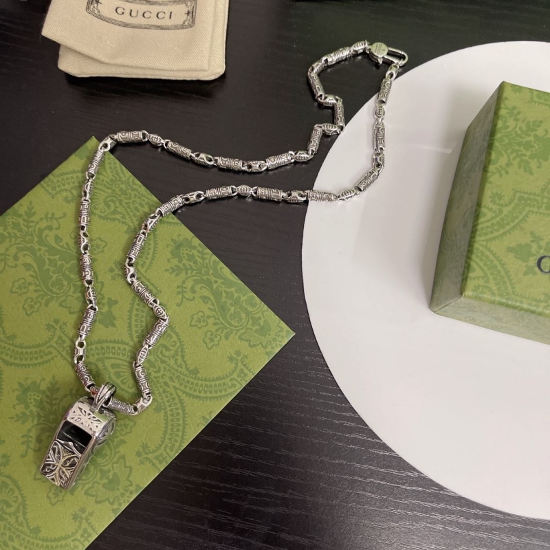 G*u*i necklaces